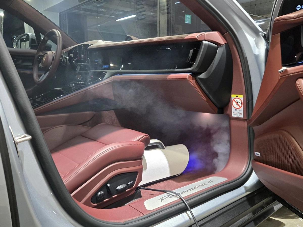 PORSCHE PANAMERA 976