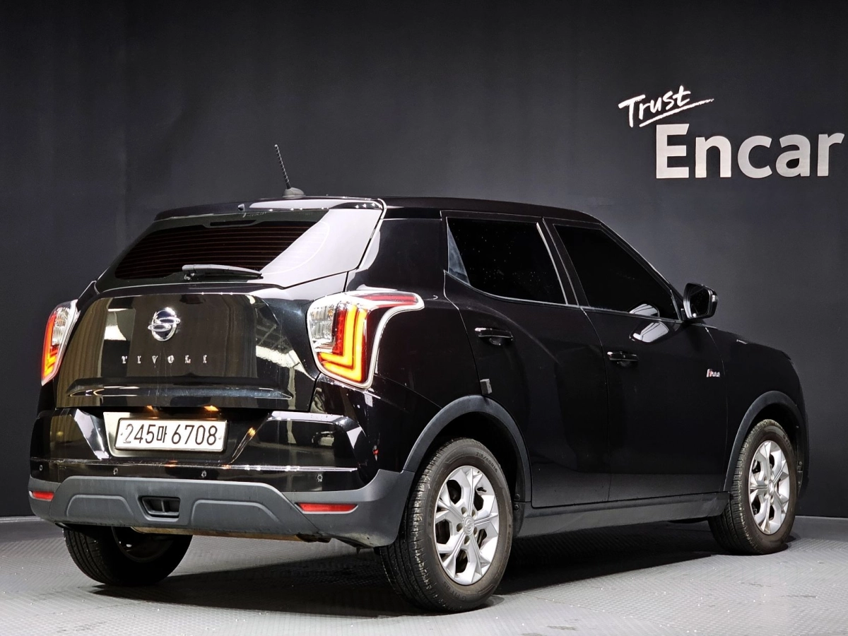 SSANGYONG TIVOLI VERY NEW