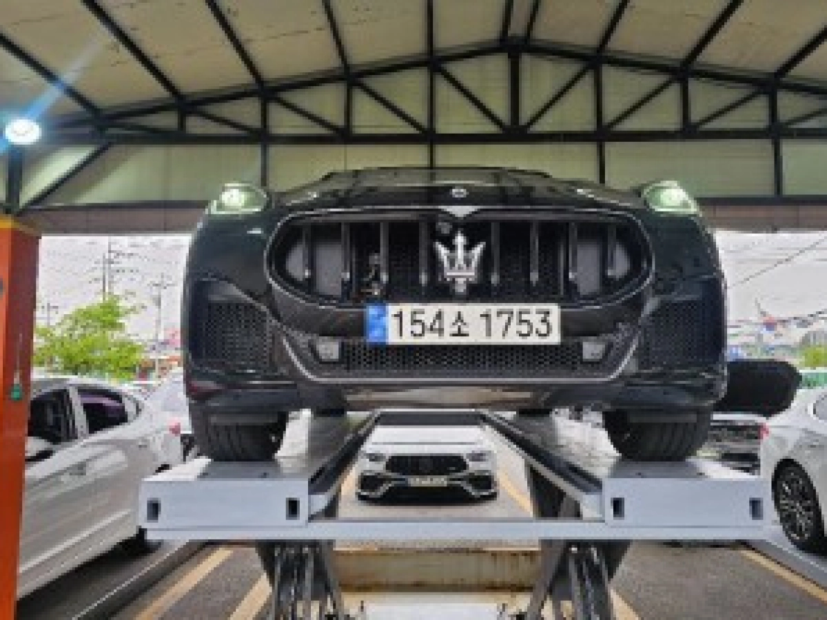 MASERATI GRECALE 2023