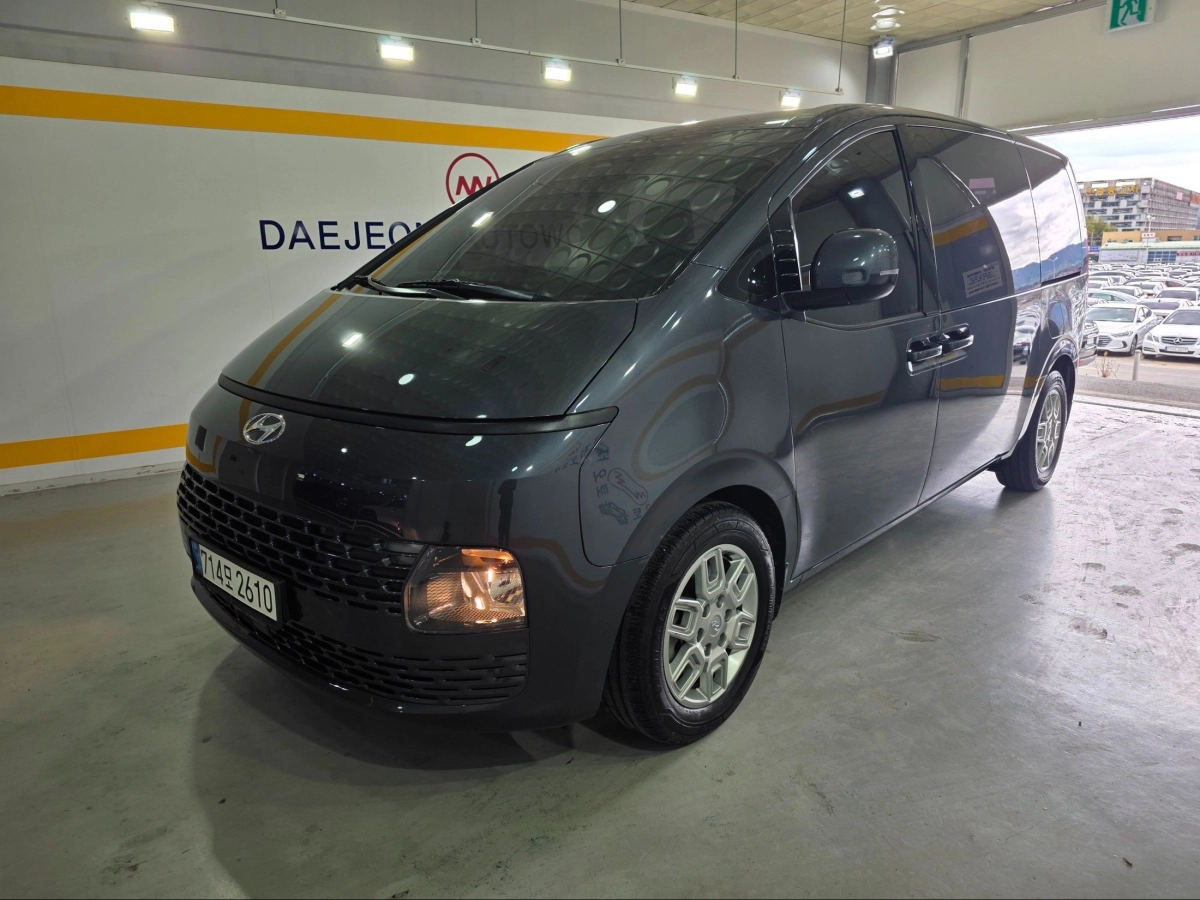 HYUNDAI STARIA