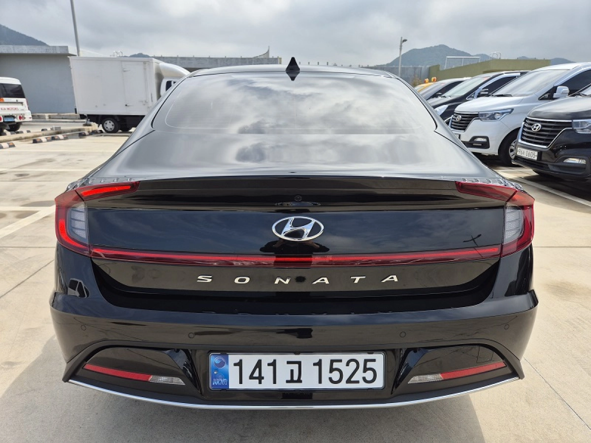 HYUNDAI SONATA HYBRID DN8
